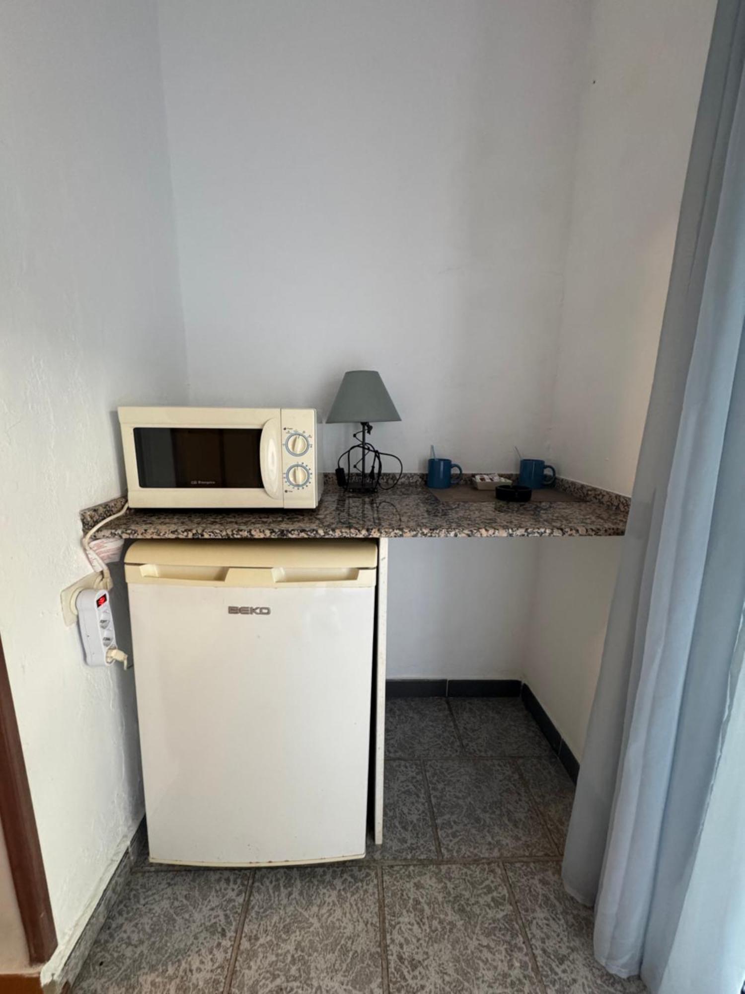 Hostal Miramar Los Canos De Meca Extérieur photo